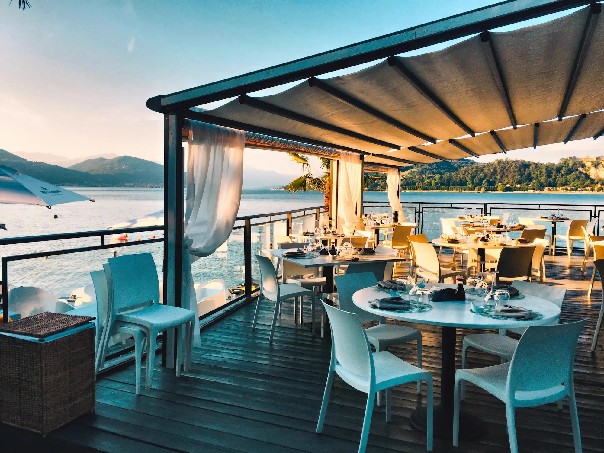 Terrasse du restaurant face à la mer