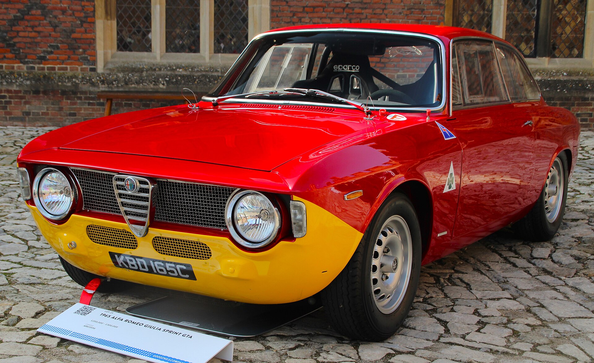 Alfa Romeo Giulia Sprint GTA de 1965, rouge à museau jaune